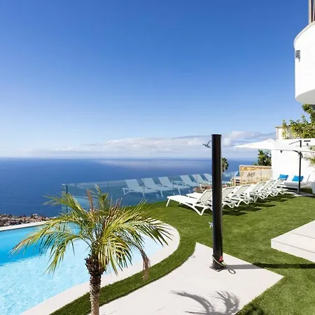 Canela & Bespoke Experiences Vila