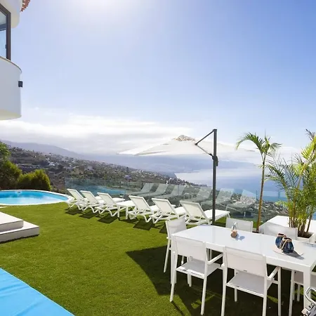 Canela & Bespoke Experiences Vila